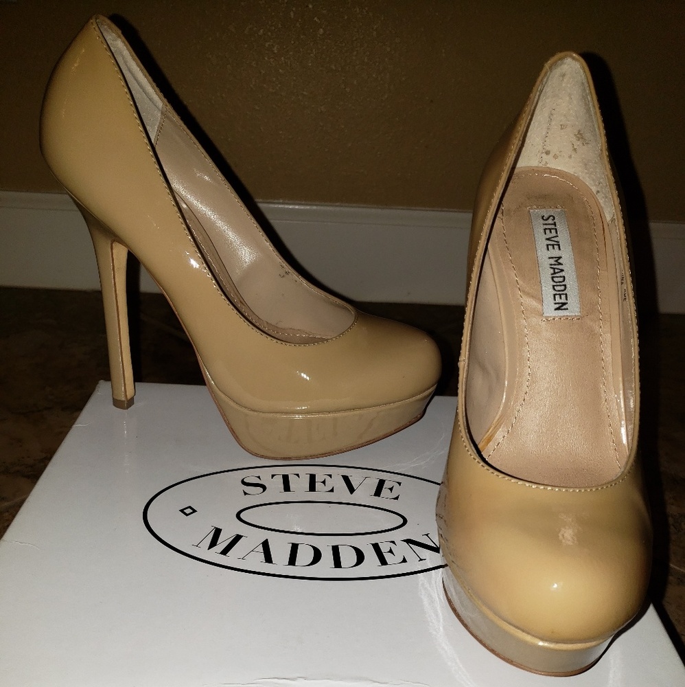 Women's nude patent round toe platform pumps 6.5